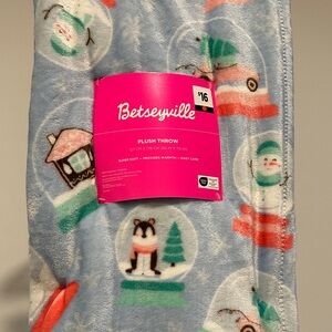 Betsey Johnson Plush Throw Blanket - Snow Globe Design